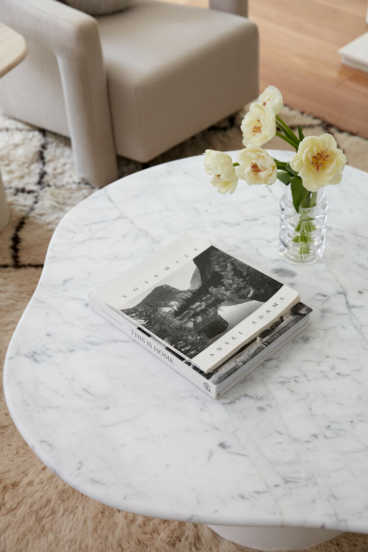 Elegant Round Curved Marble Coffee Table Bianco Carrara Chelon