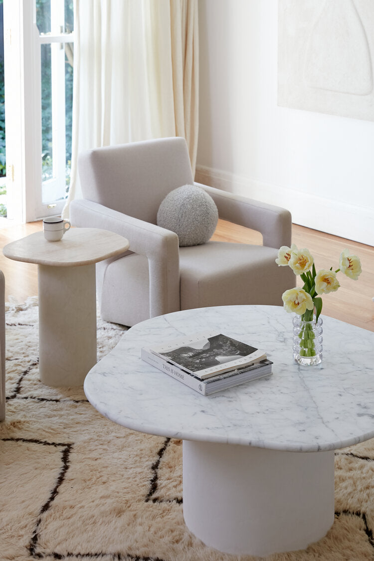 Elegant Round Curved Marble Coffee Table Bianco Carrara Chelon