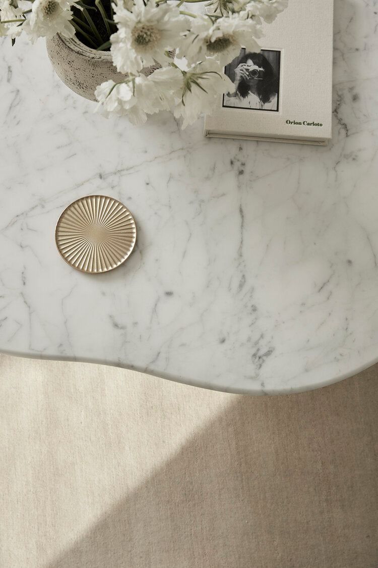 Elegant Round Curved Marble Coffee Table Bianco Carrara Chelon
